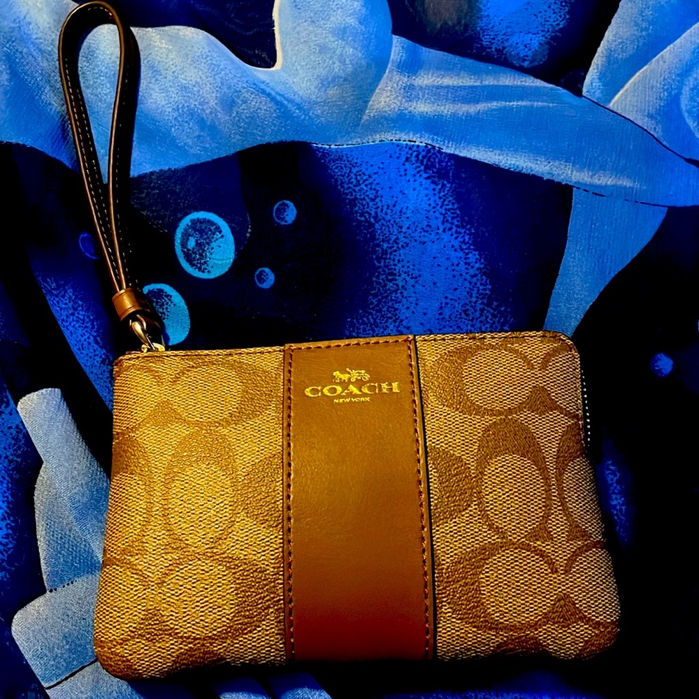Coach signature wristlet.     909LN